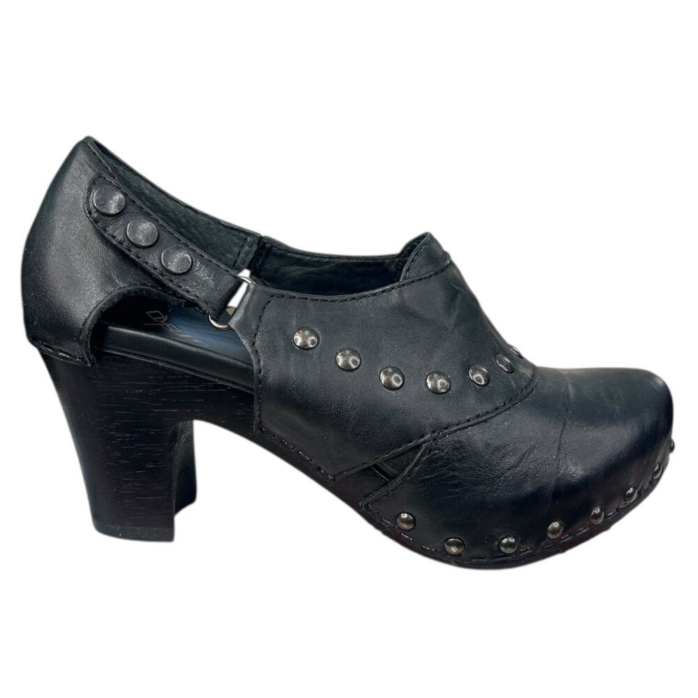 Dansko Women’s
Ryder Black Leather Studded Clogs Size 37 US 6.5/7
